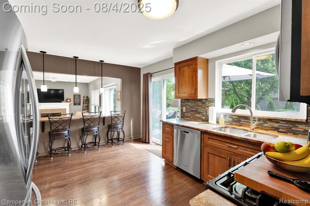 642 Whitney Drive, Rochester Hills, MI 48307 — Photo 12