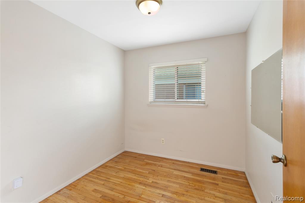 5836 Norborne Avenue, Dearborn Heights, MI 48127 — Photo 13