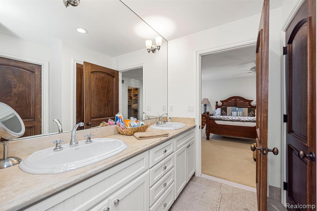 4326 COMMERCE Road, Orchard Lake Village, MI 48324 — Photo 37