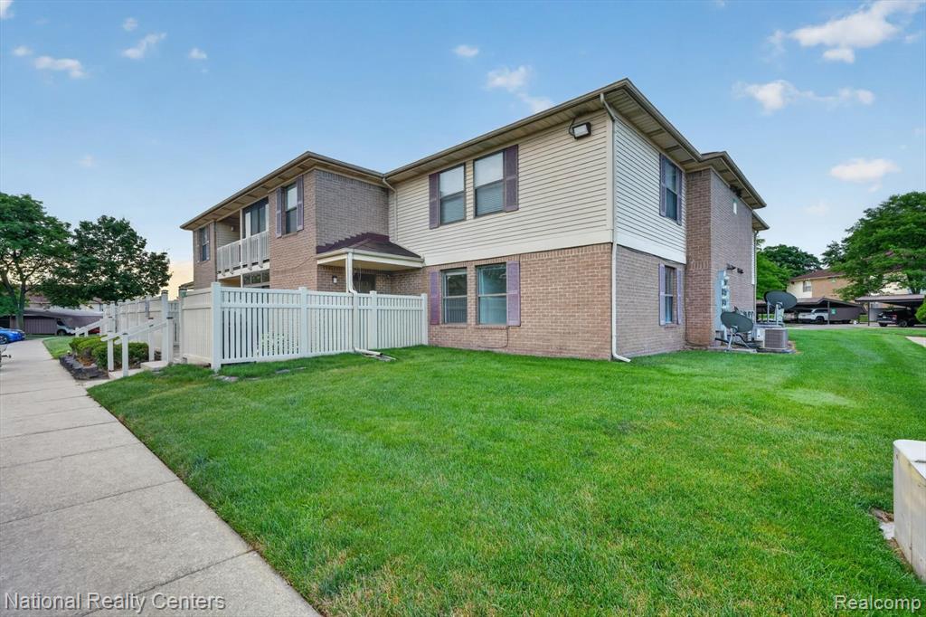 61171 Greenwood Drive, South Lyon, MI 48178 — Photo 4