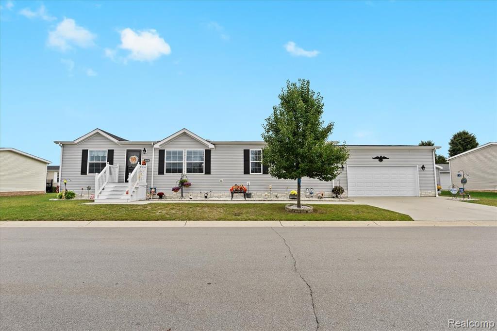 5430 Arboretum Trail, Howell, MI 48843 — front exterior