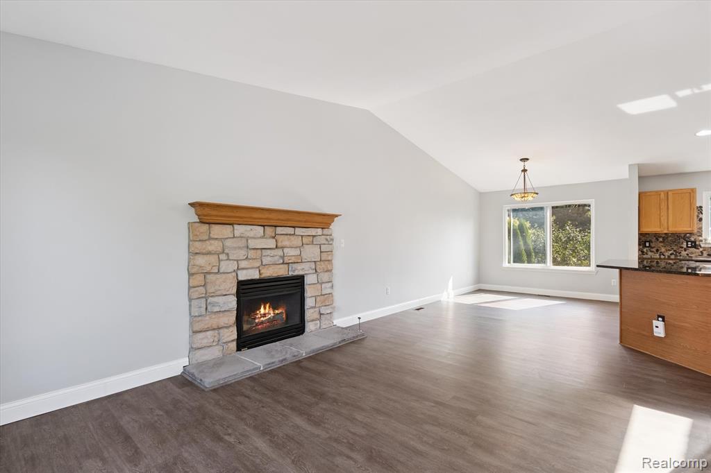480 Andover Woods Drive, Fenton, MI 48430 — Photo 9