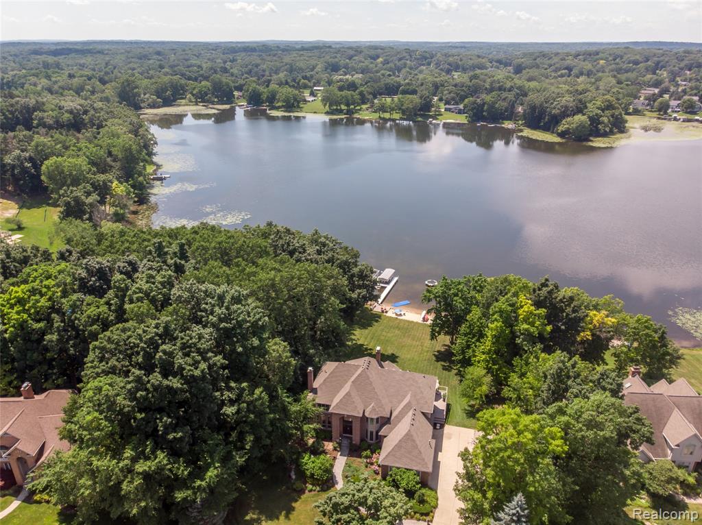 3166 W Beach Lake Drive, Milford, MI, 48380