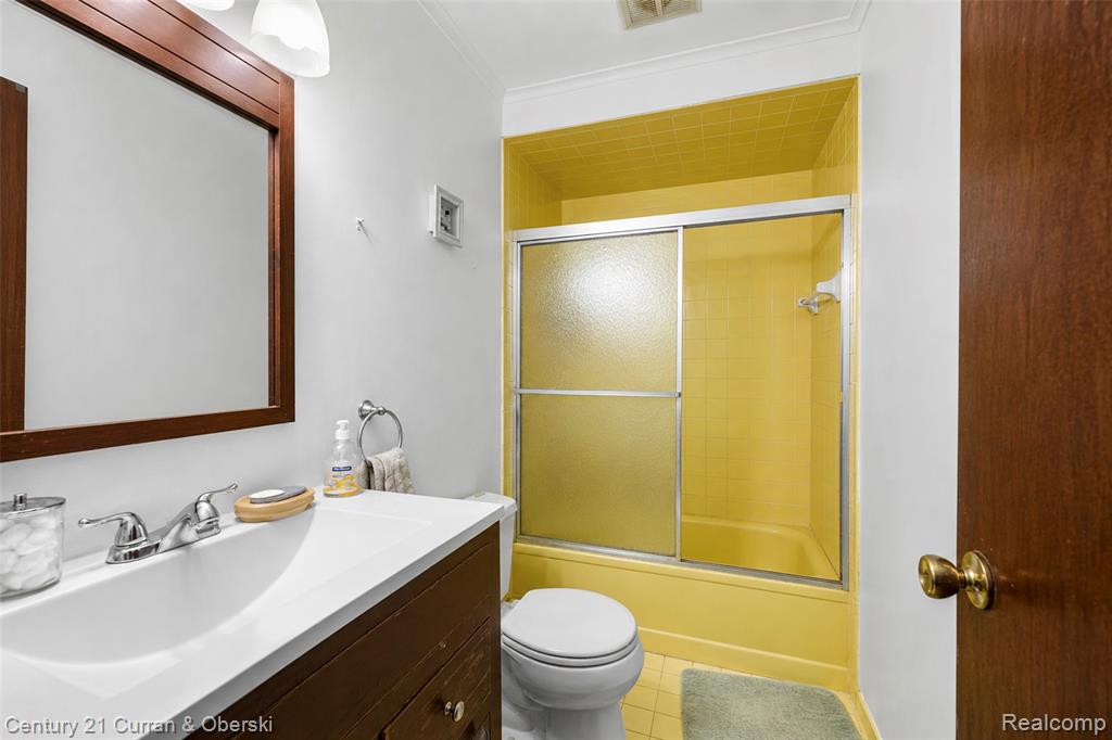 4652 Patrick Road, West Bloomfield, MI — Photo 14