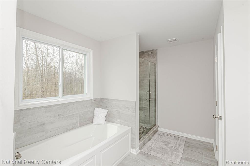 7670 Maple Ridge Court, Clarkston, MI — Photo 33