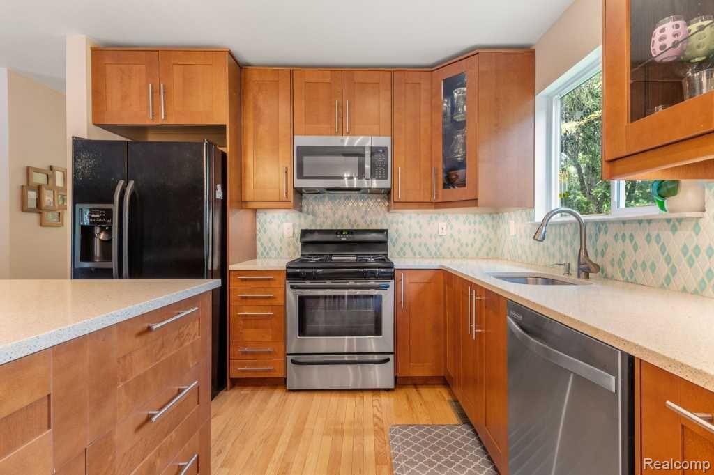 369 LARKSPUR Street, Ann Arbor, MI 48105 — Photo 14