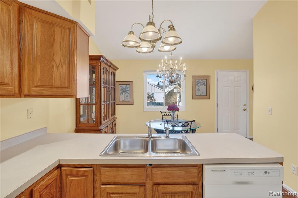 174 Addison Circle, 19, Fowlerville, MI 48836 — Photo 9