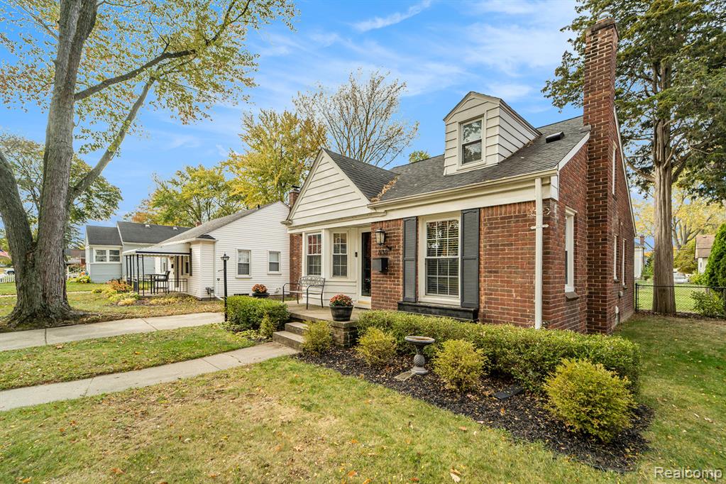 636 S Connecticut Avenue, Royal Oak, MI 48067 — Photo 2