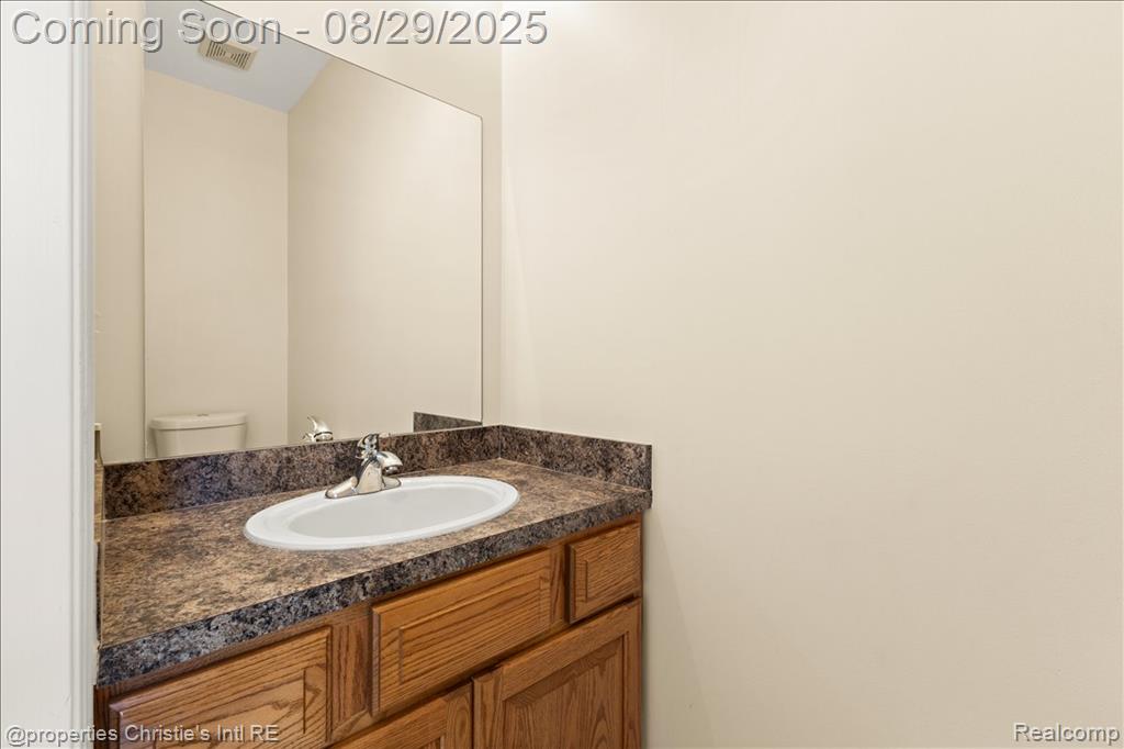 19236 W 11 Mile Road, Lathrup Village, MI 48076 — Photo 15