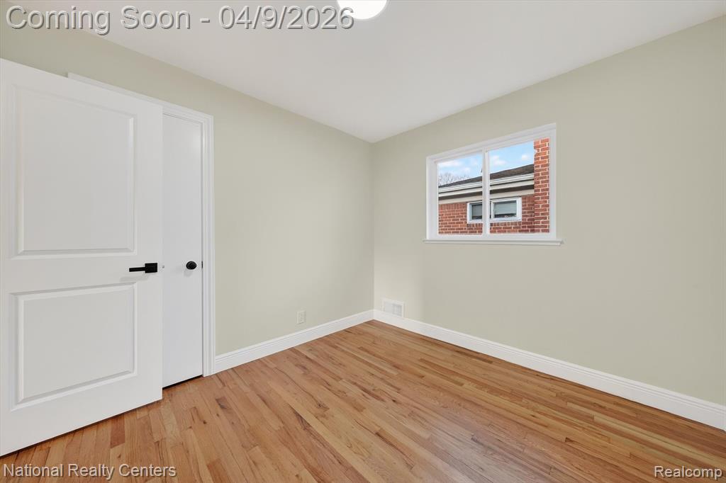 205 Royal Park Lane, Madison Heights, MI 48071 — Photo 22