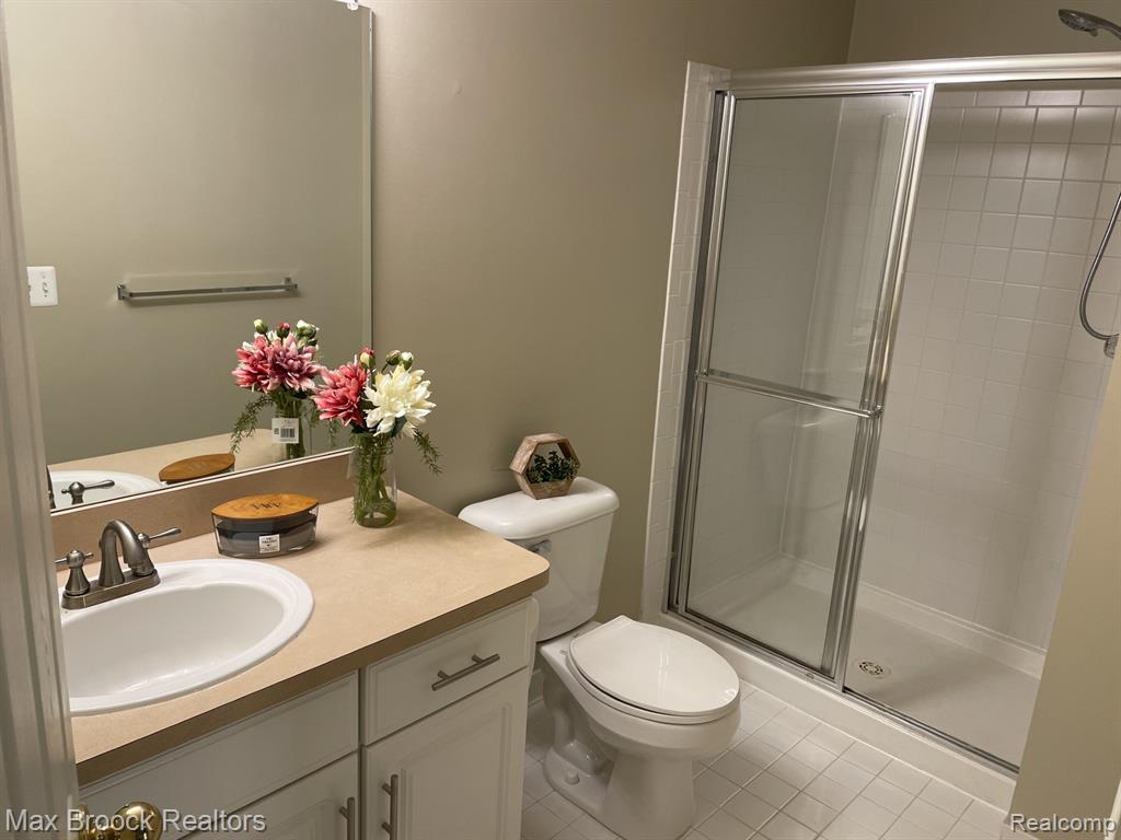 924 SANDALWOOD Drive, Troy, MI 48085 — Photo 19
