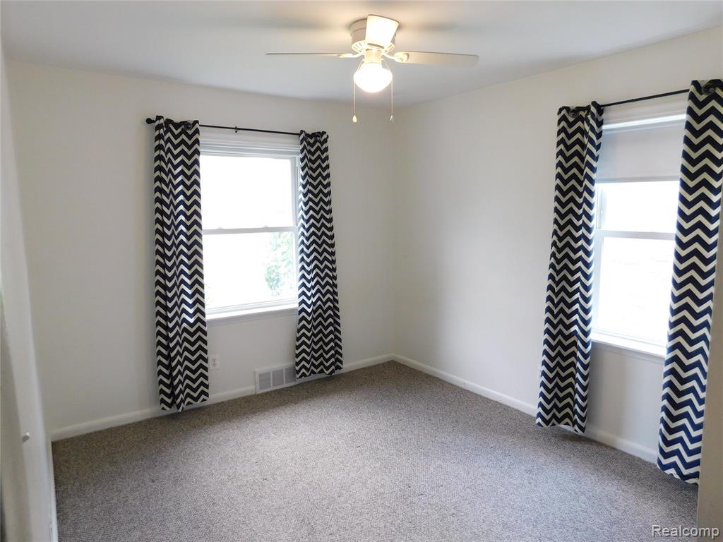 16740 College, Fraser, MI 48026 — Photo 19
