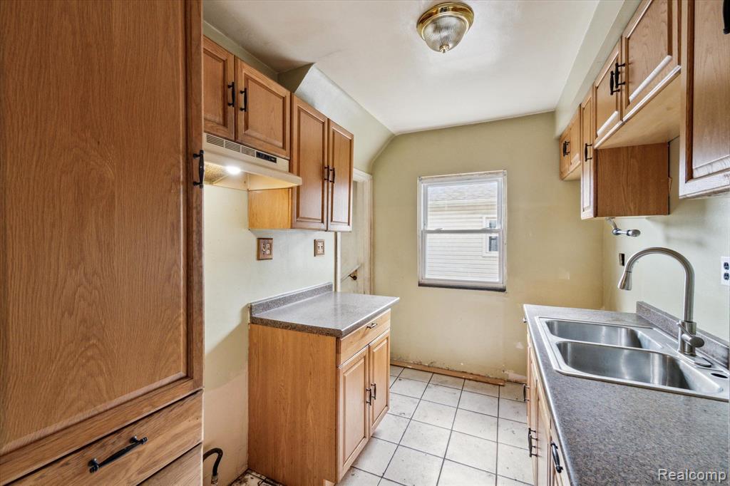 805 E GEORGE Avenue, Hazel Park, MI 48030 — Photo 16