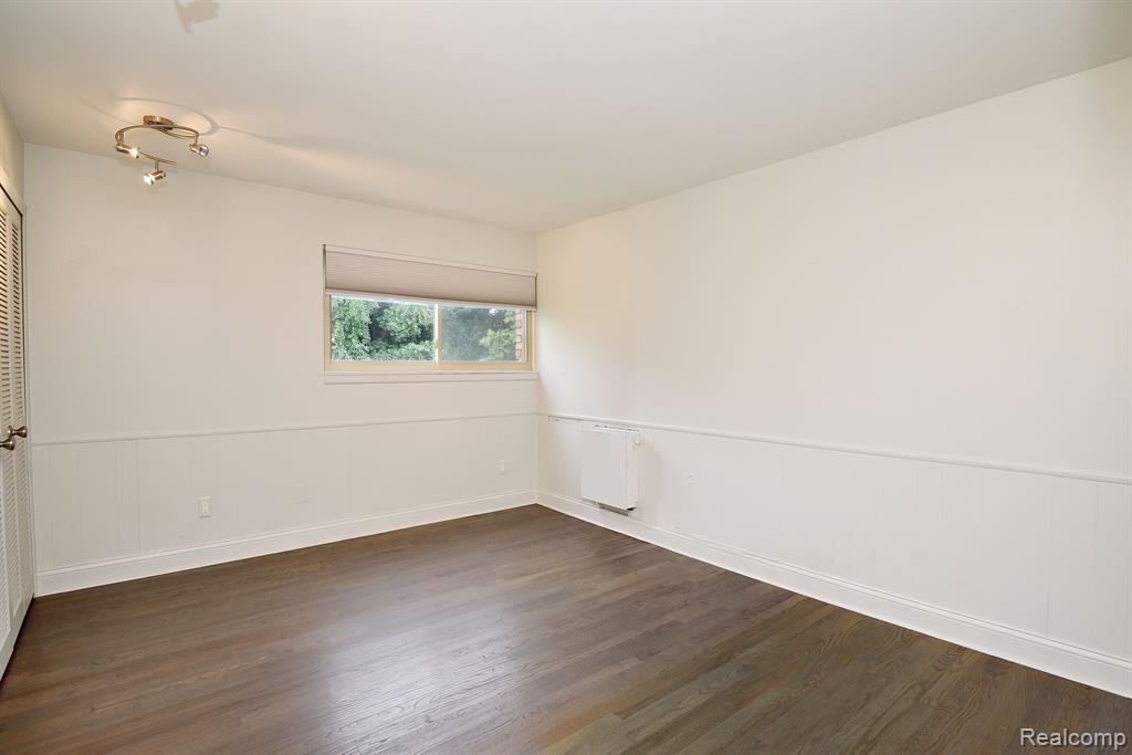 4041 W MAPLE Road, E101, Bloomfield Hills, MI 48301 — Photo 17