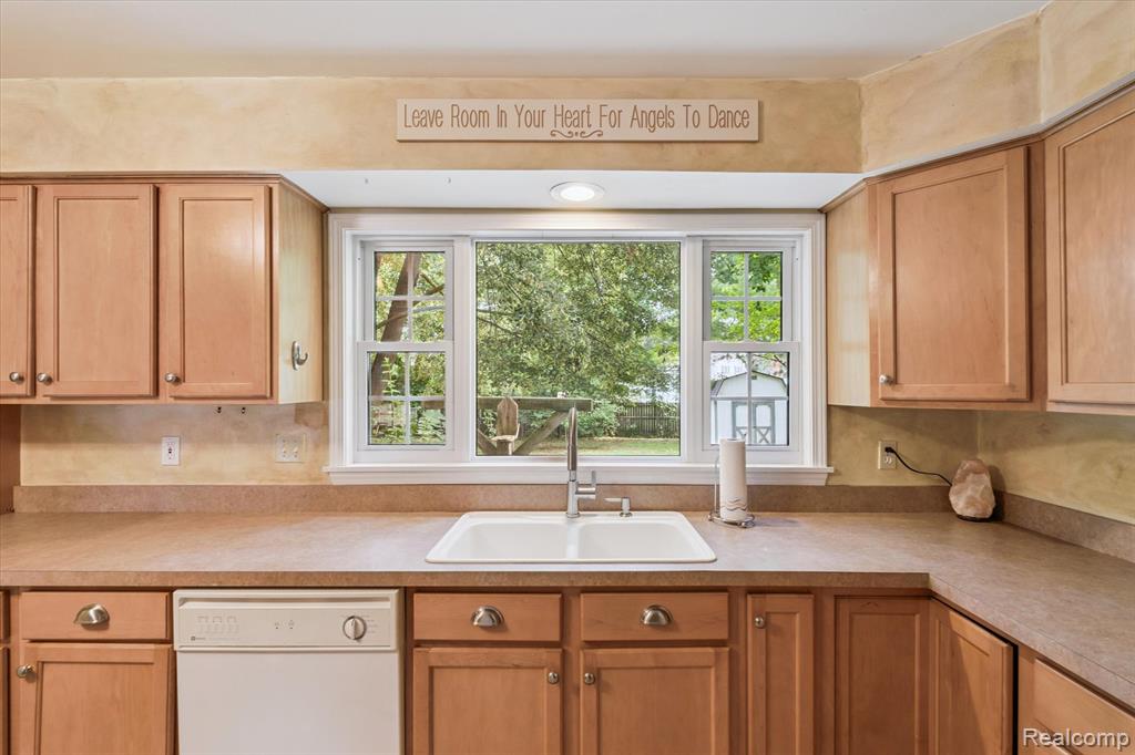5374 Apple Hill Court, Flushing, MI 48433 — Photo 14