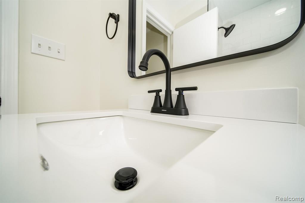 6855 KINGSBURY Street, Dearborn Heights, MI 48127 — Photo 35