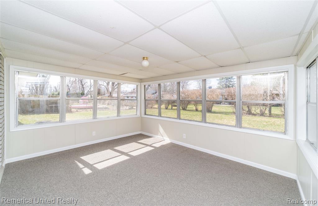 945 N Commerce Road, Commerce Twp, MI 48382 — Photo 39