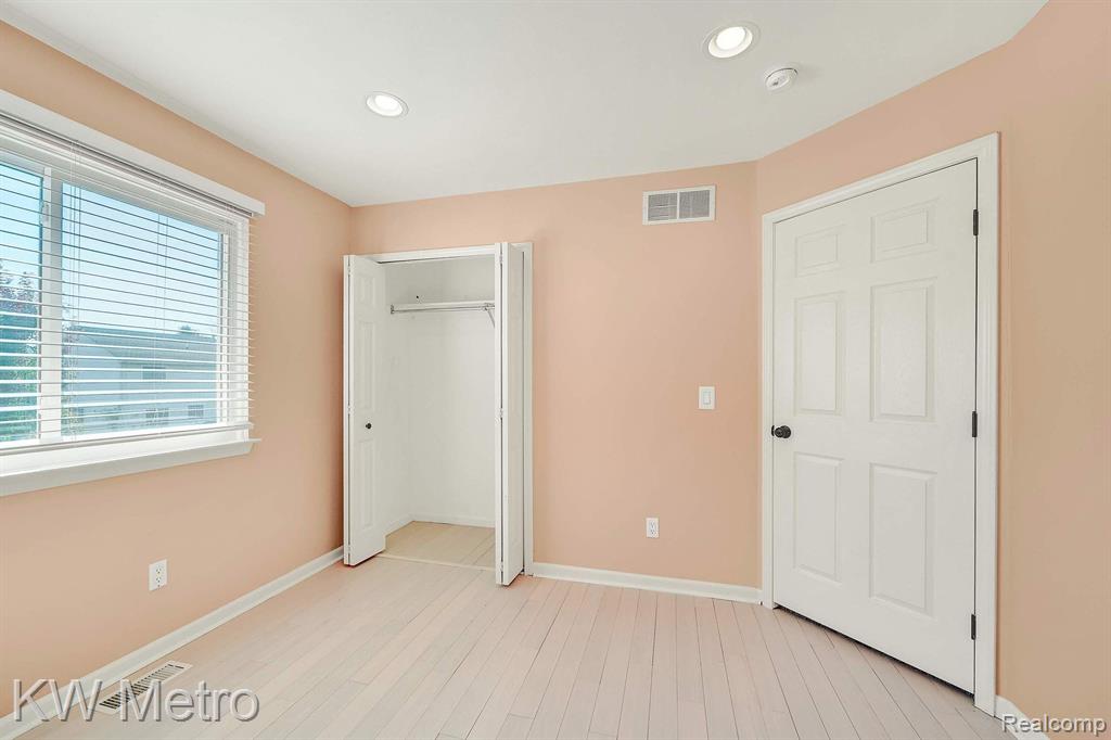 8590 BARRINGTON Drive, Ypsilanti, MI 48198 — Photo 34