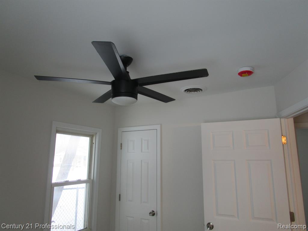 22811 Purdue Avenue, Farmington, MI 48336 — Photo 17