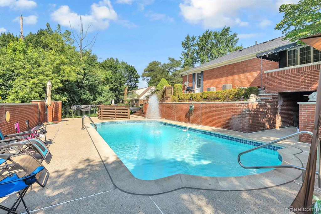 1853 W Bend Drive, Bloomfield, MI 48302 — Photo 42