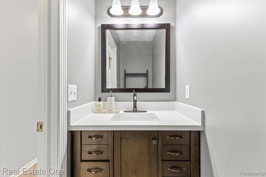 415 Evaline Drive, Troy, MI 48085 — Photo 11