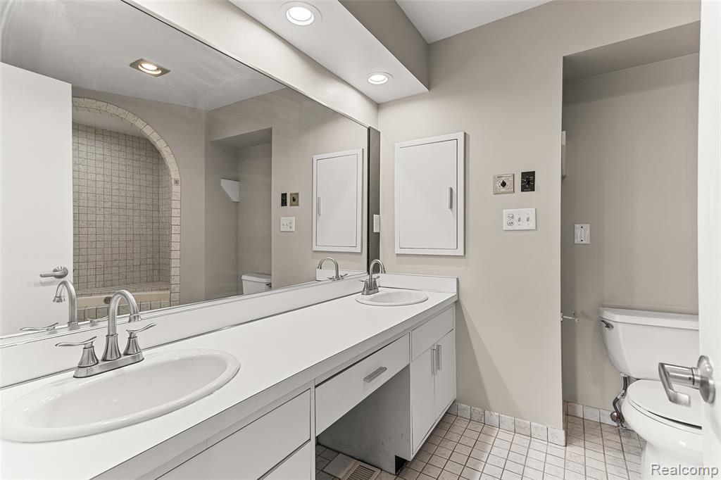 5317 Fairway Lane, West Bloomfield, MI 48323 — Photo 17
