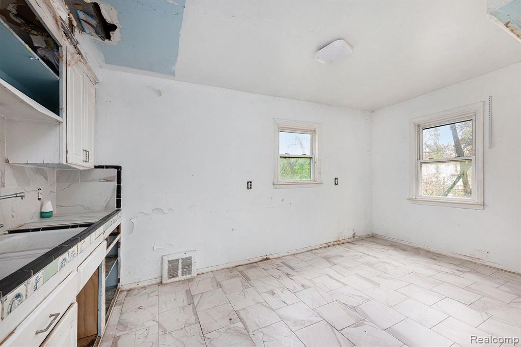 1300 S BEATRICE Street, Detroit, MI 48217 — Photo 5