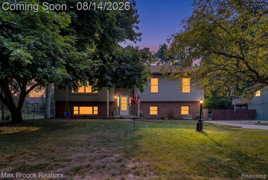 1753 Weymouth Street, West Bloomfield, MI 48324