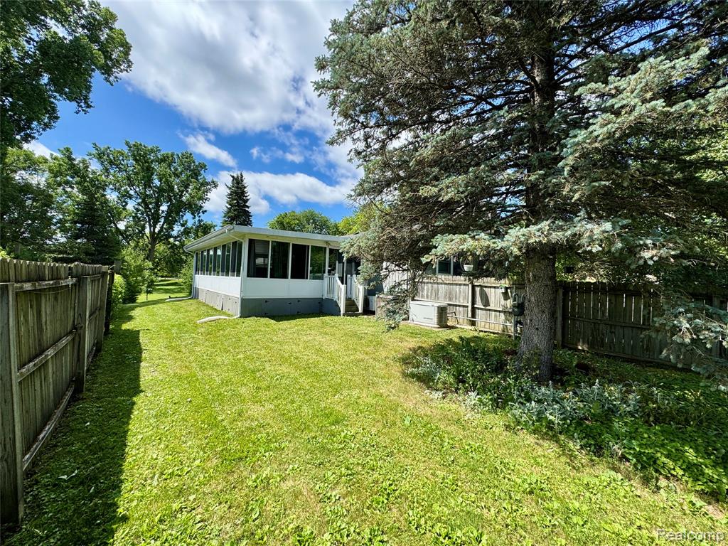 5934 Montebello Avenue, Haslett, MI 48840 — Photo 32
