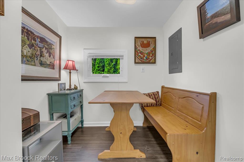 3087 Brock Street, Keego Harbor, MI 48320 — Photo 10