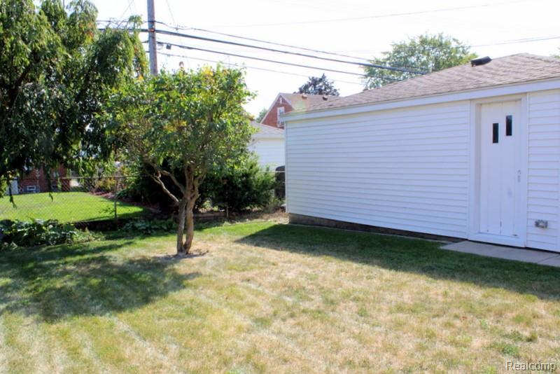 9045 Carter Avenue, Allen Park, MI 48101 — Photo 6