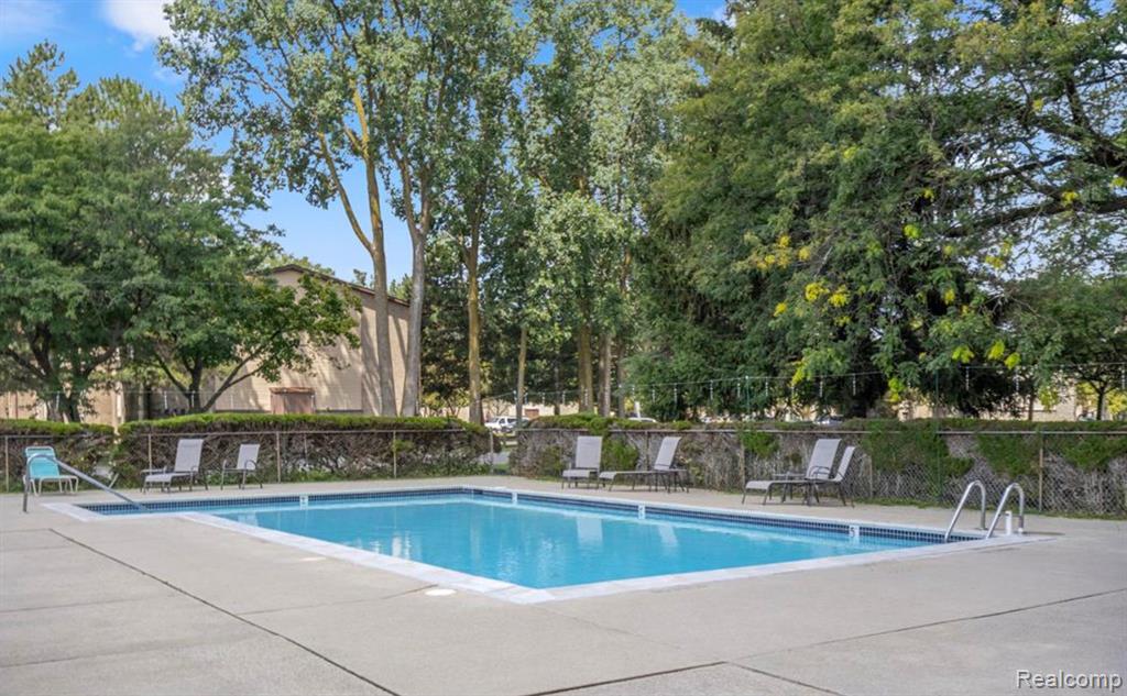 7599 MANOR CIR, Westland, MI — Photo 24