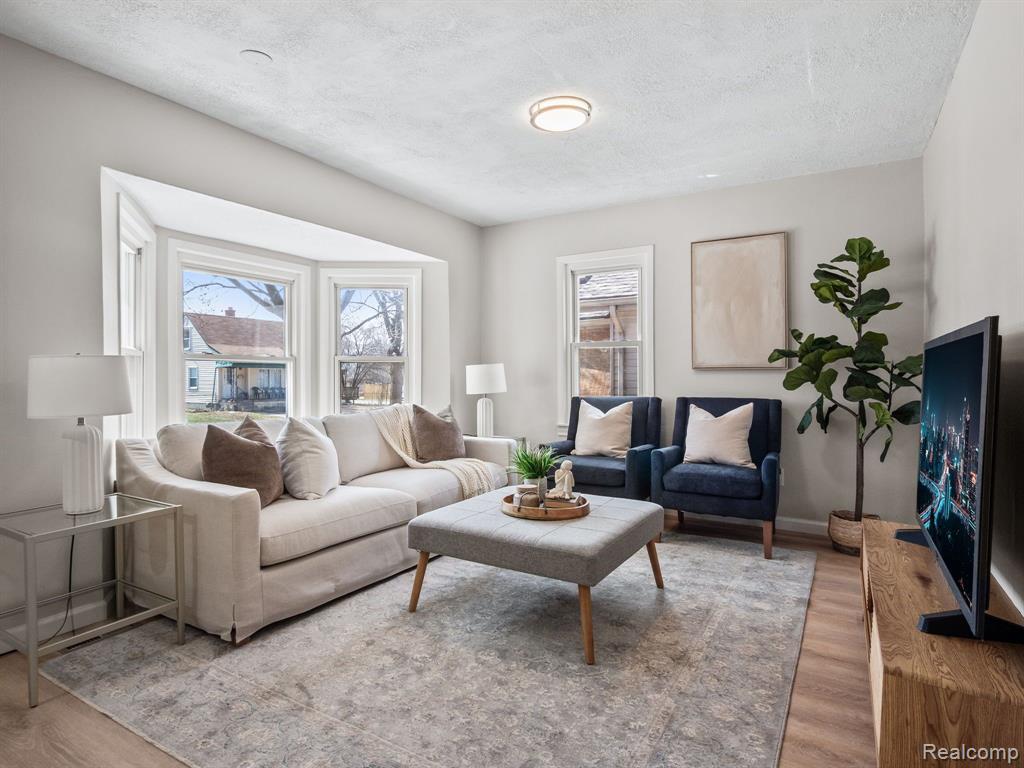 446 W BERNHARD Avenue, Hazel Park, MI 48030 — Photo 9