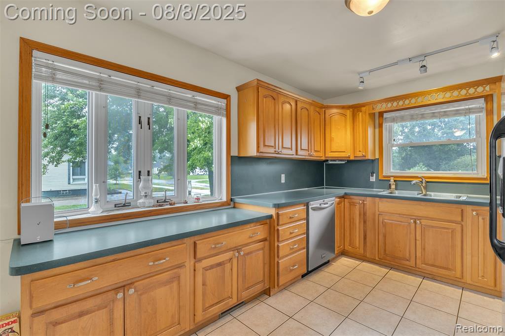 885 Patterson Drive, Monroe, MI 48161 — Photo 9