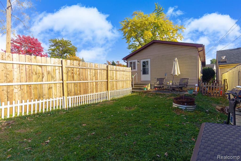 5404 SARVIS Avenue, Waterford, MI 48327 — Photo 6