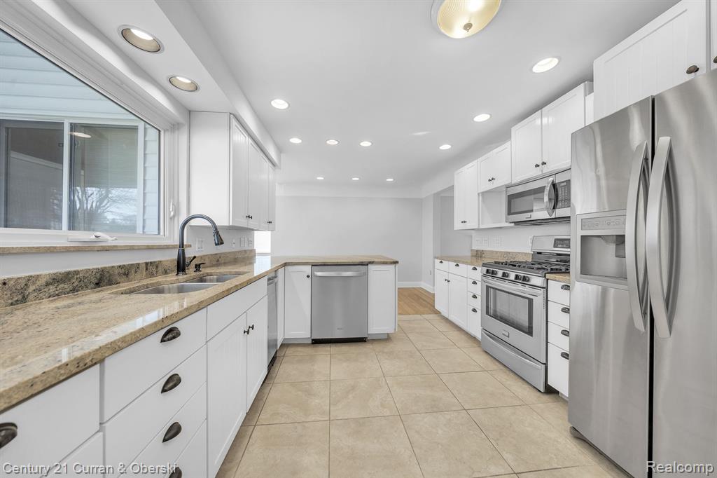 430 S WILLIAMSBURY Road, Bloomfield Hills, MI 48301 — Photo 7