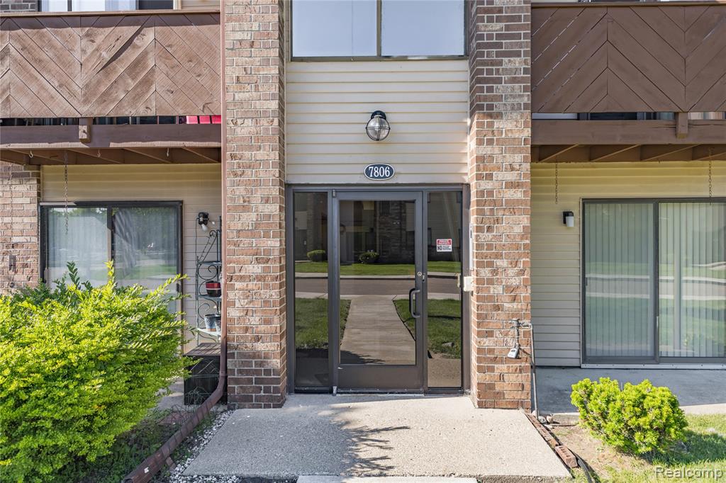 7806 Manor Circle, 101, Westland, MI — Photo 6