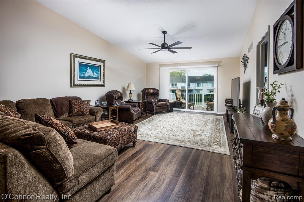 828 Crystal Lane, Marysville, MI 48040 — Photo 4