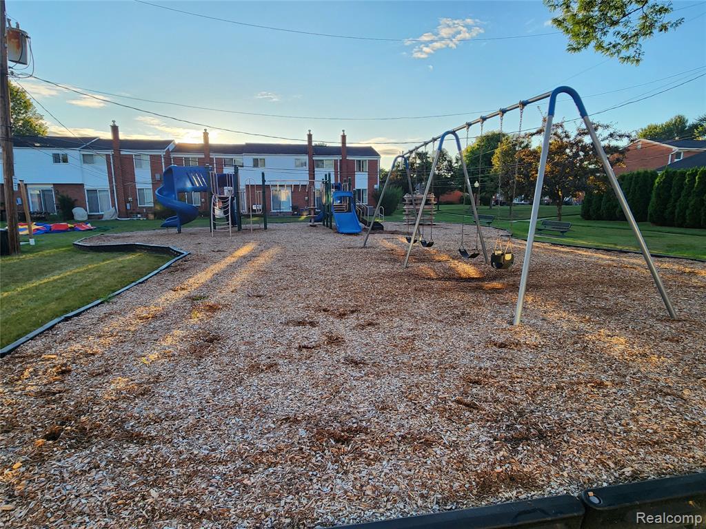 8665 Sterling, Center Line, MI 48015 — Photo 30