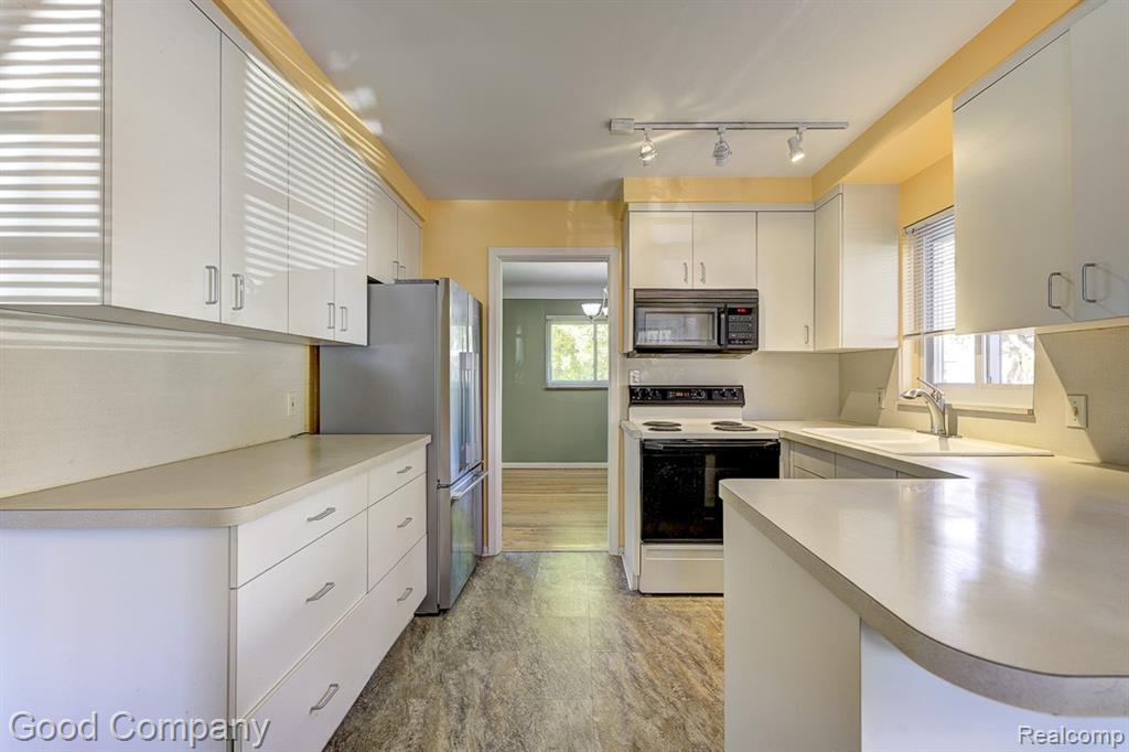 31160 E Rutland Street, Beverly Hills, MI 48025 — Photo 13