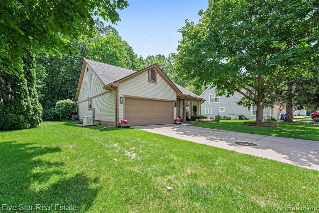 6838 Fox Lane, Waterford, MI 48327 — Photo 3