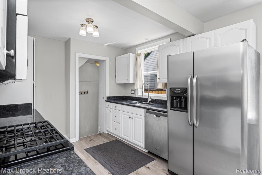 808 N Edgeworth Avenue, Royal Oak, MI 48067 — Photo 8