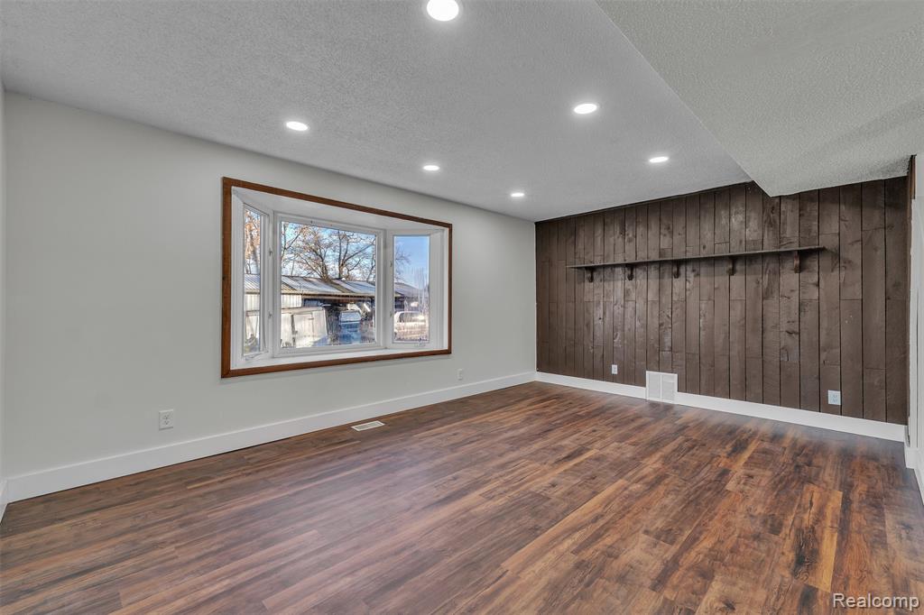 8165 Leonard Drive, Holly, MI 48442 — Photo 39