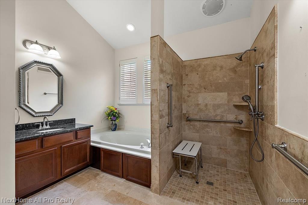 838 Knolls Landing Drive, 6, Milford, MI 48381 — Photo 18