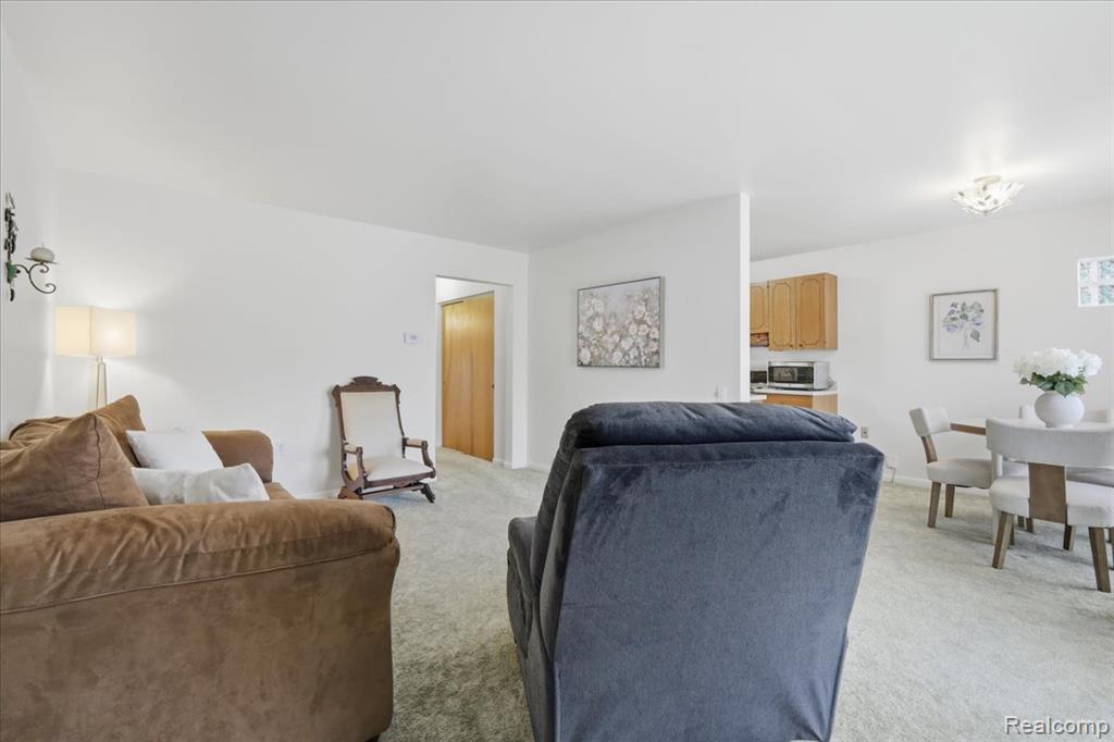 20290 Vernier Road, Harper Woods, MI 48225 — Photo 8
