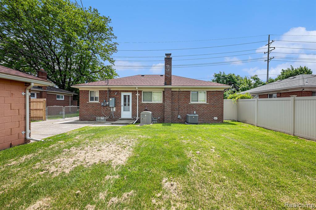 5239 E 13 Mile Road, Warren, MI 48092 — Photo 16