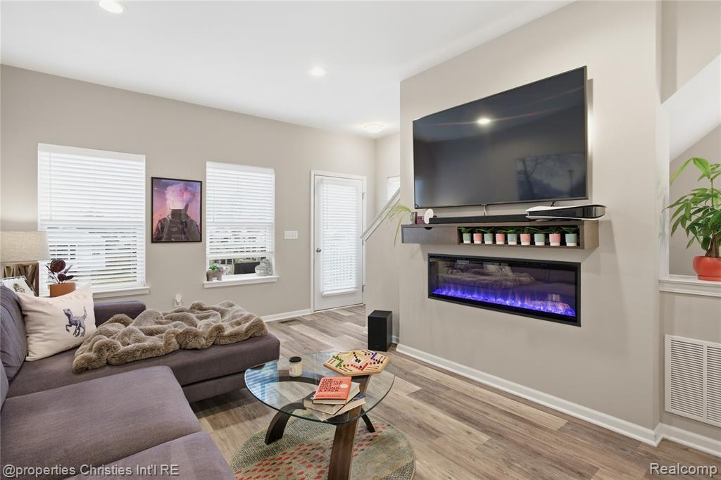 401 Jeff Keeton Drive, 40, Hazel Park, MI 48030 — Photo 13