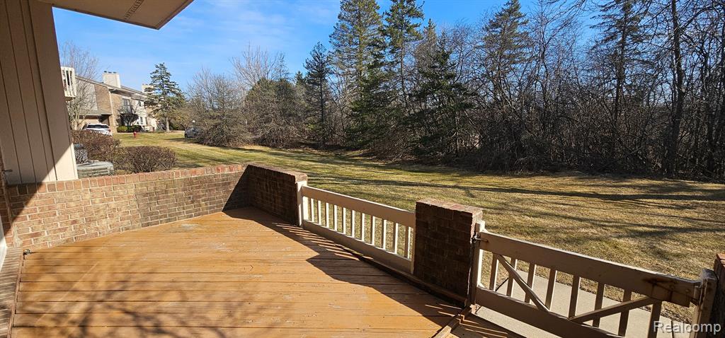 6682 MAPLE LAKES Drive, West Bloomfield, MI — Photo 2