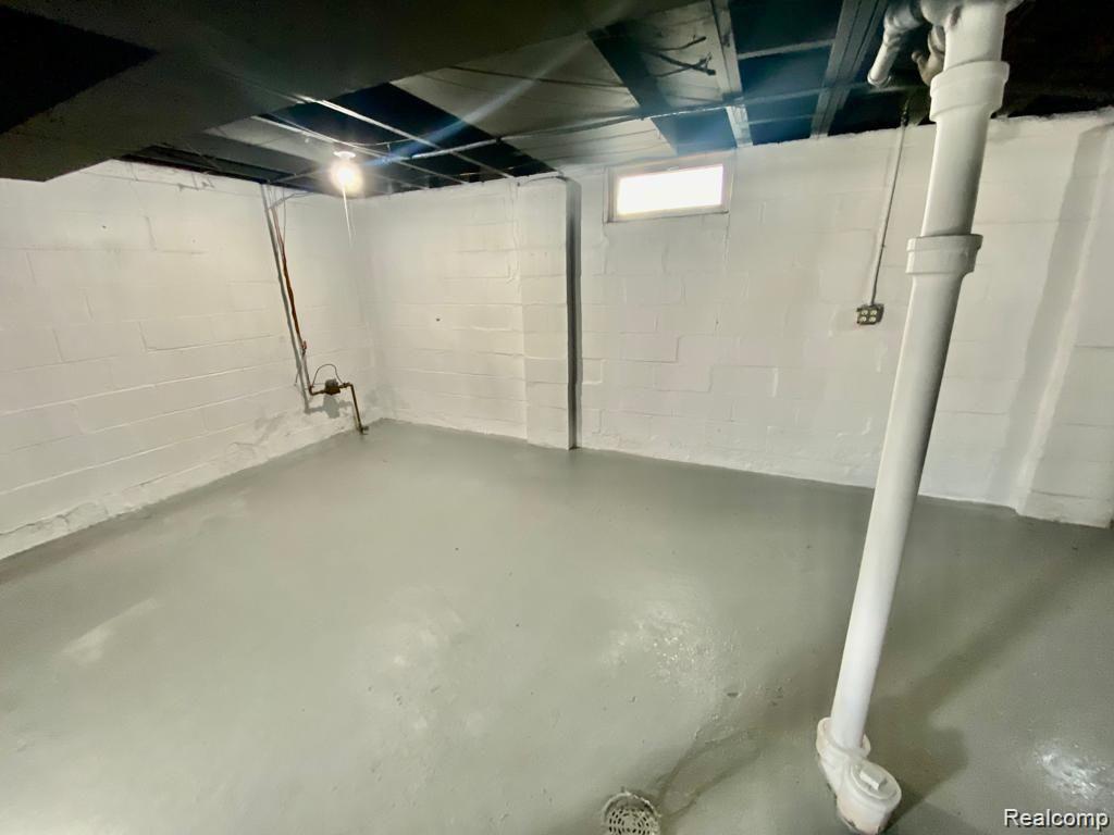 9156 WINTHROP Street, Detroit, MI 48228 — Photo 6