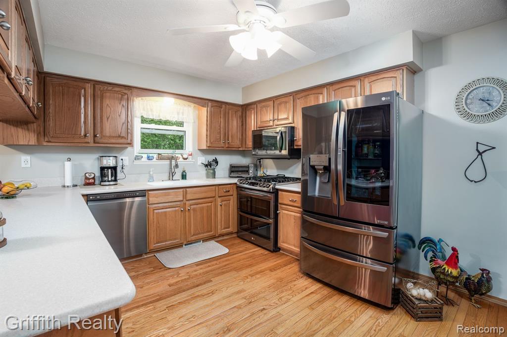 6903 SOMERSET Drive, Brighton, MI 48116 — Photo 11